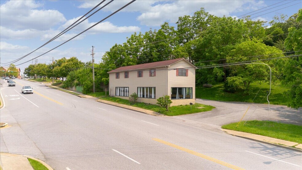 104 W Ridgeville Blvd, Mount Airy, MD à vendre - Photo du bâtiment - Image 3 de 13