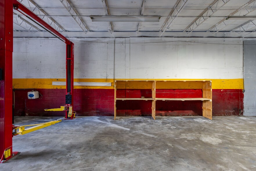 526-528 S Dixie Hwy E, Pompano Beach, FL for lease - Building Photo - Image 3 of 24