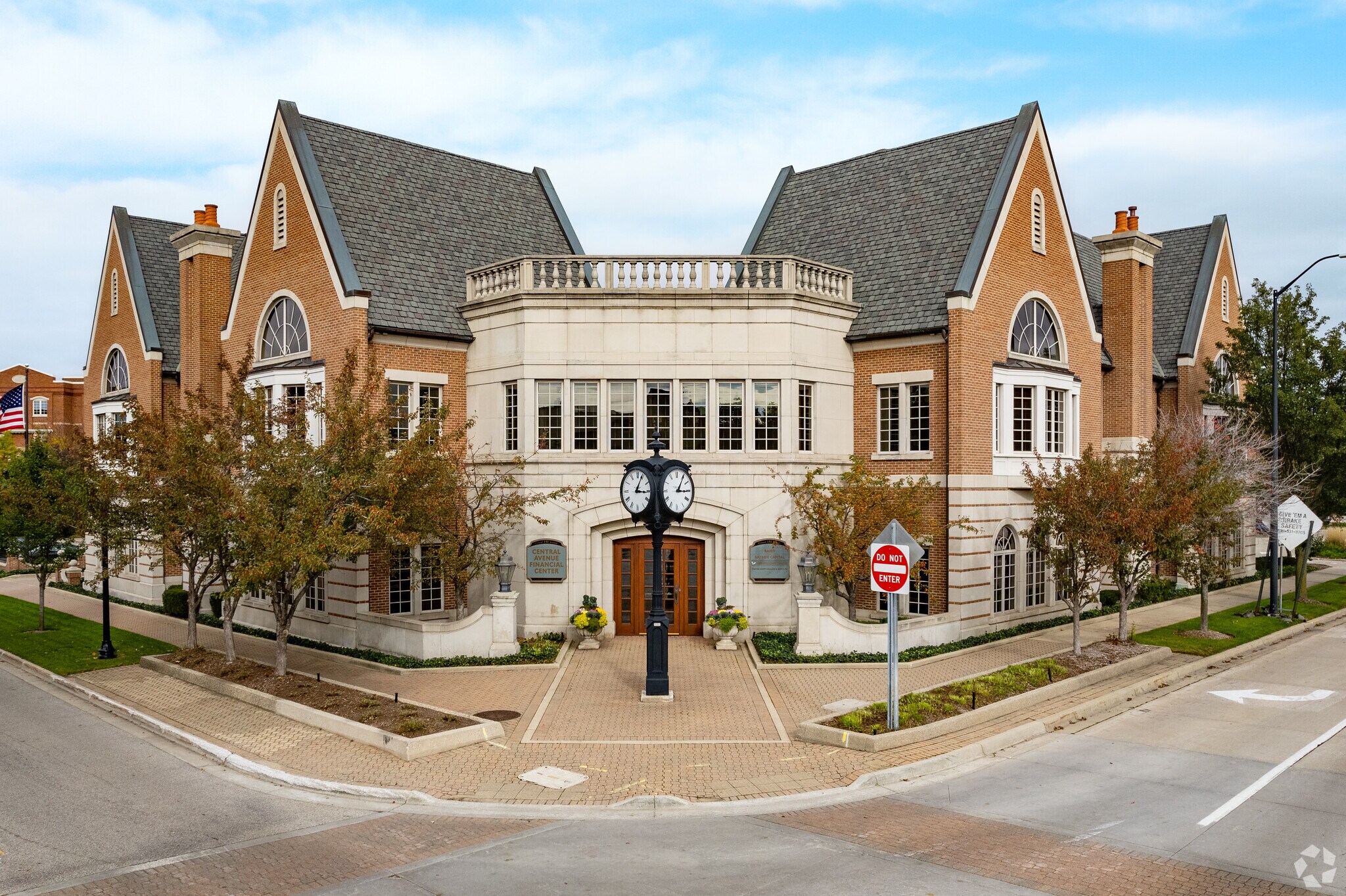 151 Central Ave, Holland, MI à louer Photo principale- Image 1 de 11