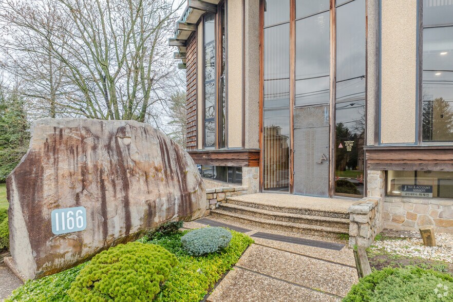 1166 DeKalb Pike, Blue Bell, PA à louer - Photo du bâtiment - Image 2 de 5