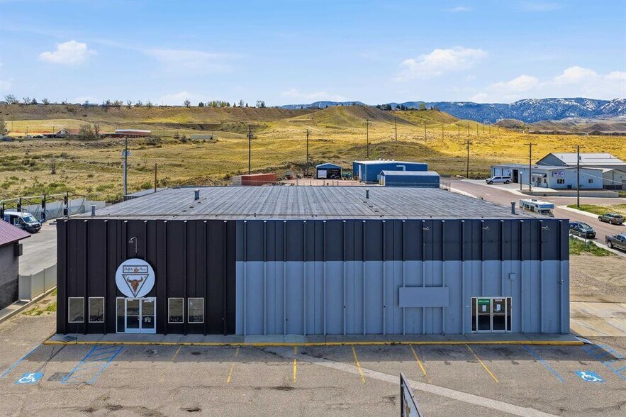 2929 Cy Ave, Casper, WY à vendre - Photo du bâtiment - Image 2 de 16