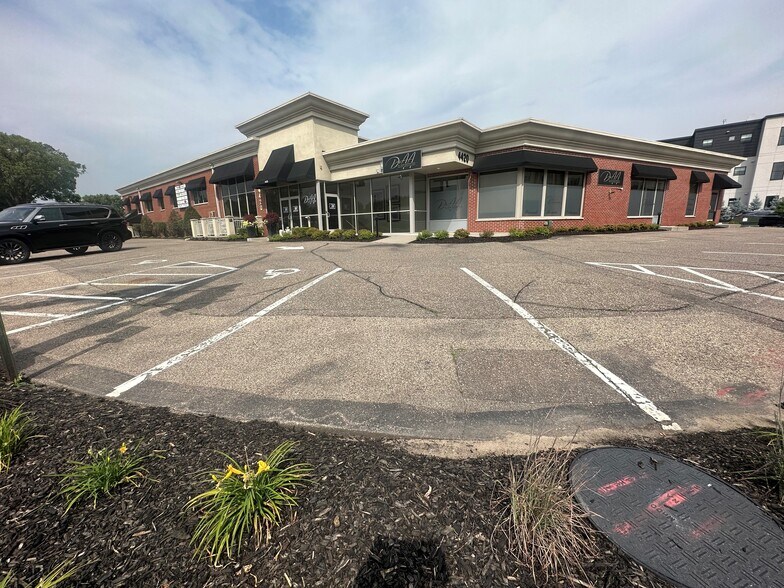 4420 Valley View Rd, Edina, MN à louer - Photo du bâtiment - Image 2 de 12