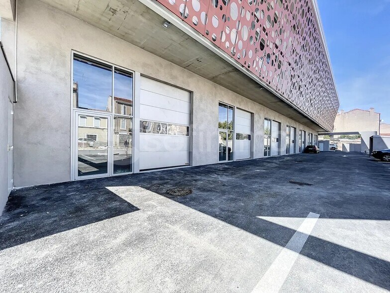 235 Chemin de la Madrague-Ville, Marseille à louer - Photo du bâtiment - Image 3 de 3