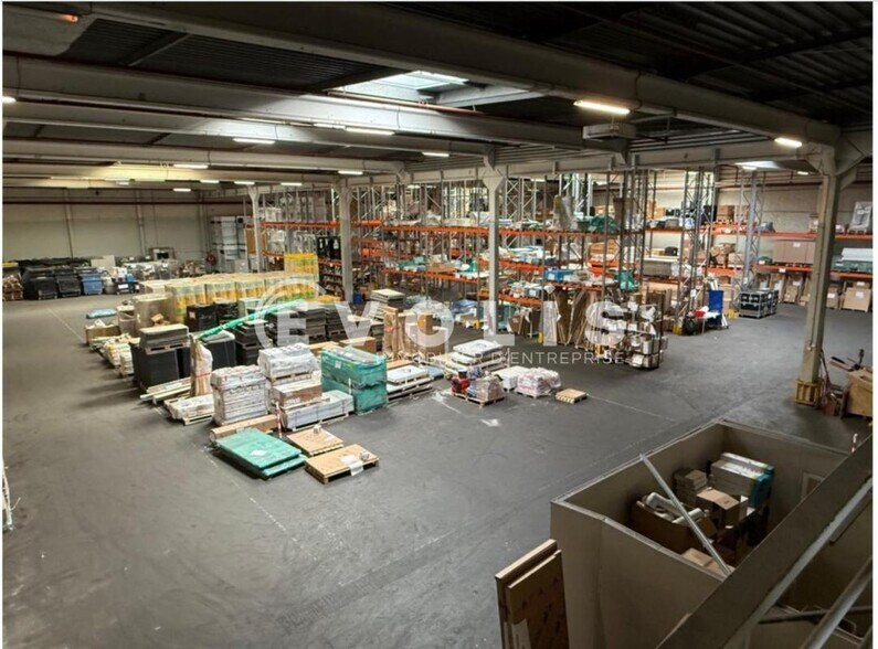 Industrial in Villejust for lease - Interior Photo - Image 2 of 8