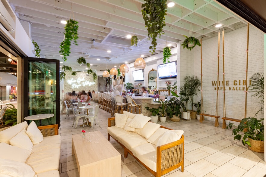 First & Franklin portfolio of 2 properties for sale on LoopNet.ca - Interior Photo - Image 2 of 5