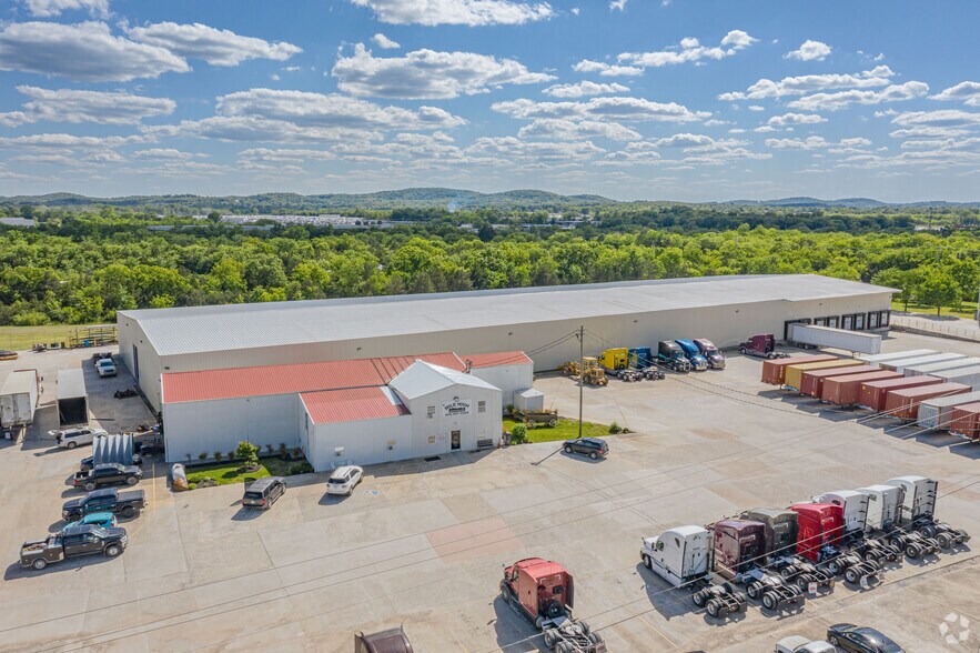 1601 SE Tater Peeler Rd, Lebanon, TN à louer - Photo du bâtiment - Image 3 de 3