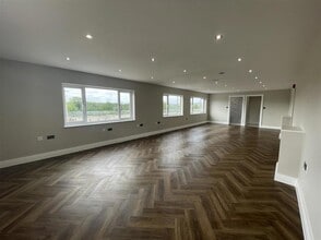 2 Vale Rd, Northfleet for lease Interior Photo- Image 2 of 9