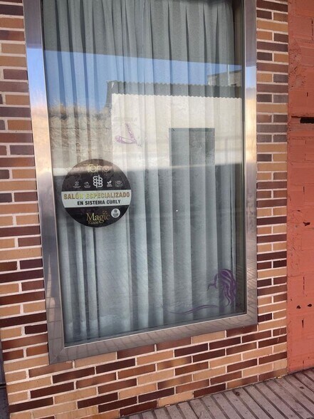 Commerce de détail dans Fuenlabrada, Madrid à louer - Photo du bâtiment - Image 3 de 4