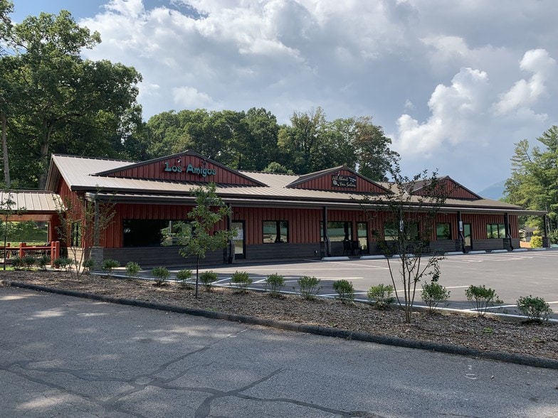 62 Overbrook St, Waynesville, NC for sale - Primary Photo - Image 3 of 56