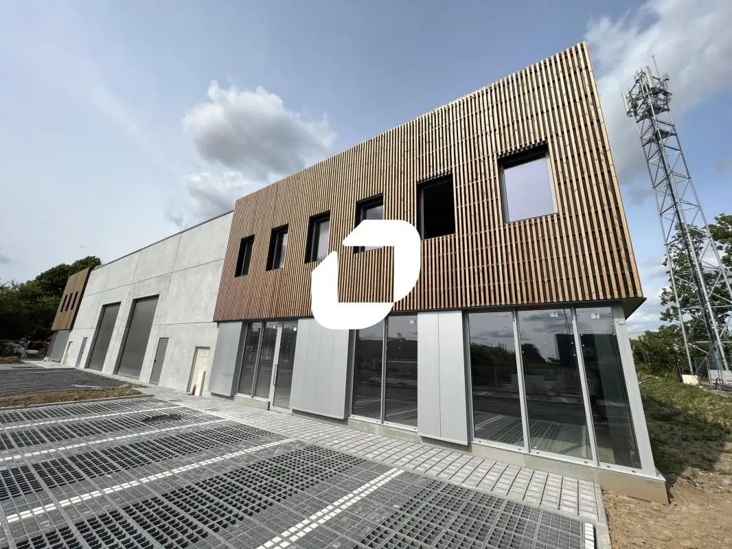 Flex in Seclin for lease Building Photo- Image 1 of 8