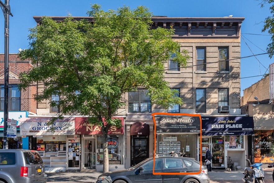 31-21 Ditmars Blvd, Astoria, NY for lease - Building Photo - Image 2 of 4