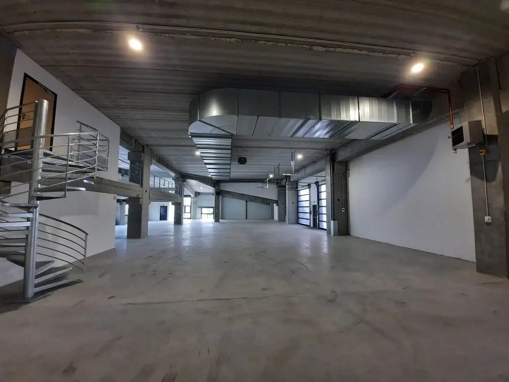 Flex in Colombes for lease Building Photo- Image 1 of 6