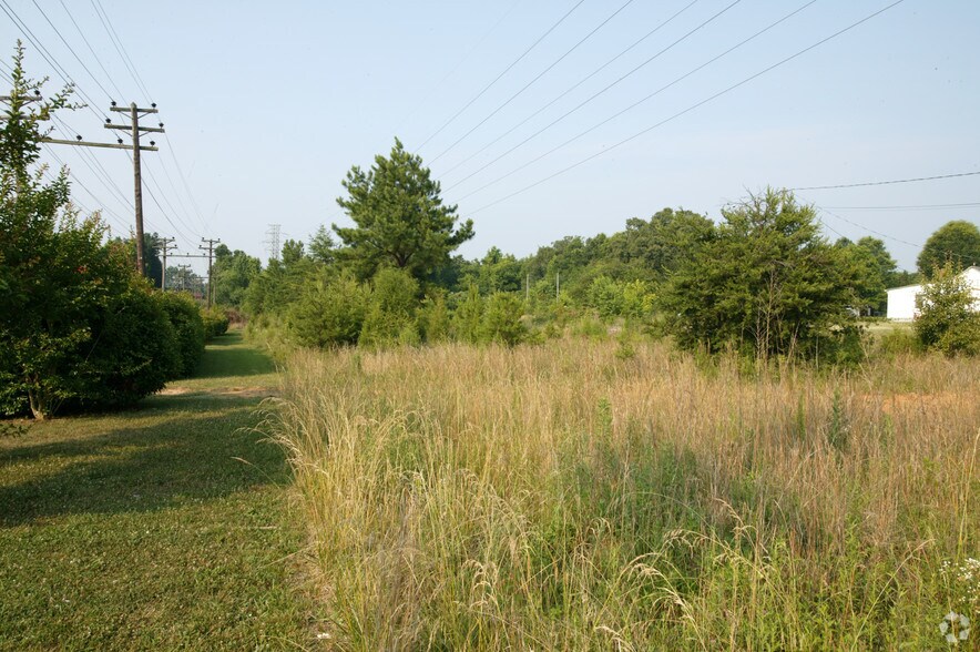 2214 W Webb Ave, Burlington, NC à vendre - Photo du bâtiment - Image 2 de 4