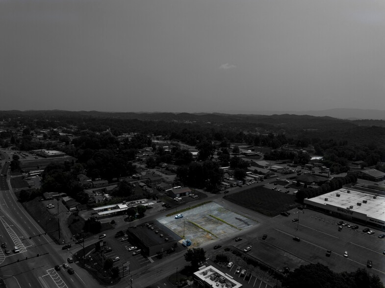 210 Cox St, Bristol, TN à vendre - Photo du bâtiment - Image 2 de 11