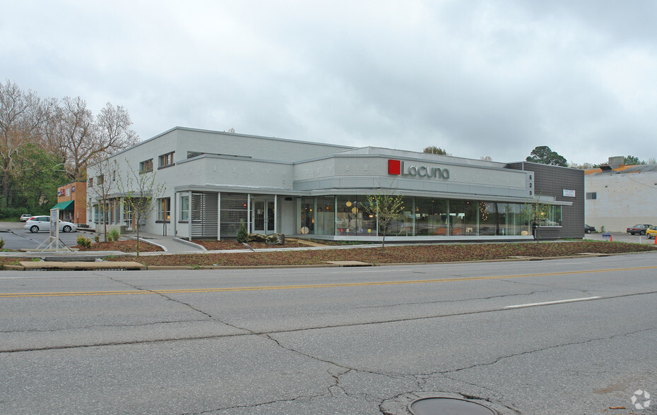 620 N College Ave, Fayetteville, AR for lease - Building Photo - Image 1 of 2