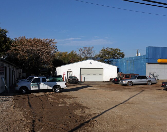 Plus de détails pour 10411 Harry Hines Blvd, Dallas, TX - Commerce de détail à louer