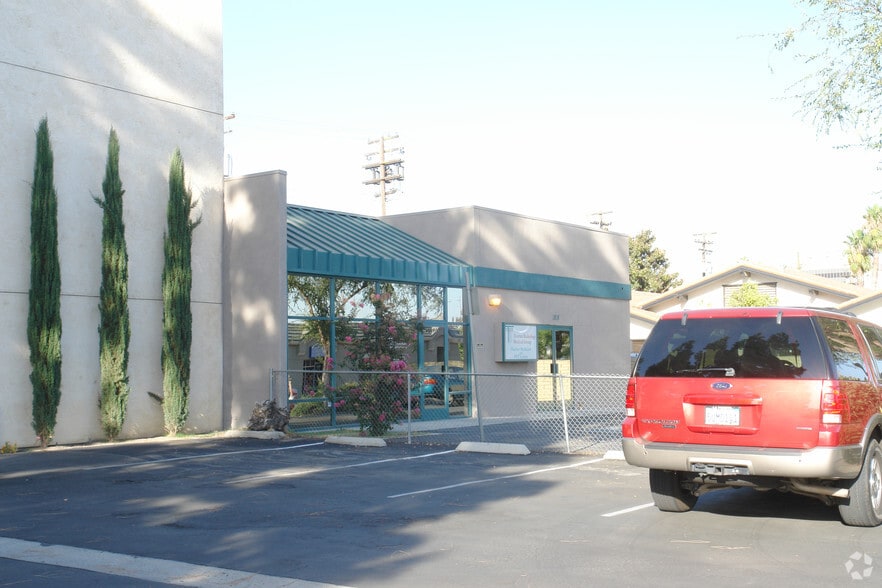 1818 16th St, Bakersfield, CA for sale - Building Photo - Image 3 of 4