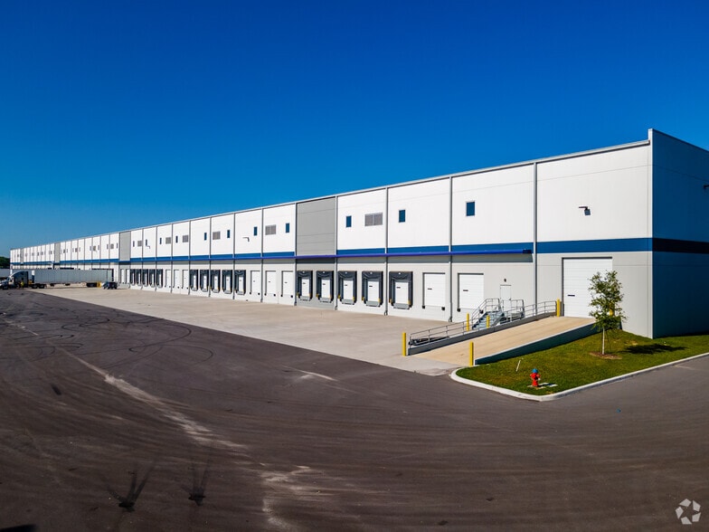 6337 Mango Rd, Seffner, FL for lease - Building Photo - Image 2 of 17