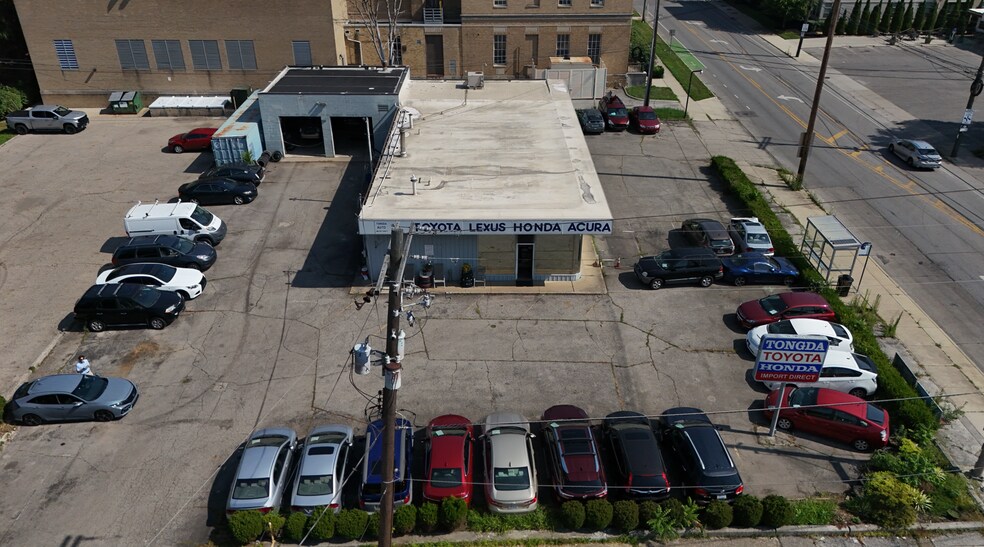 3395 Indianola Ave, Columbus, OH à vendre - Photo du bâtiment - Image 2 de 24