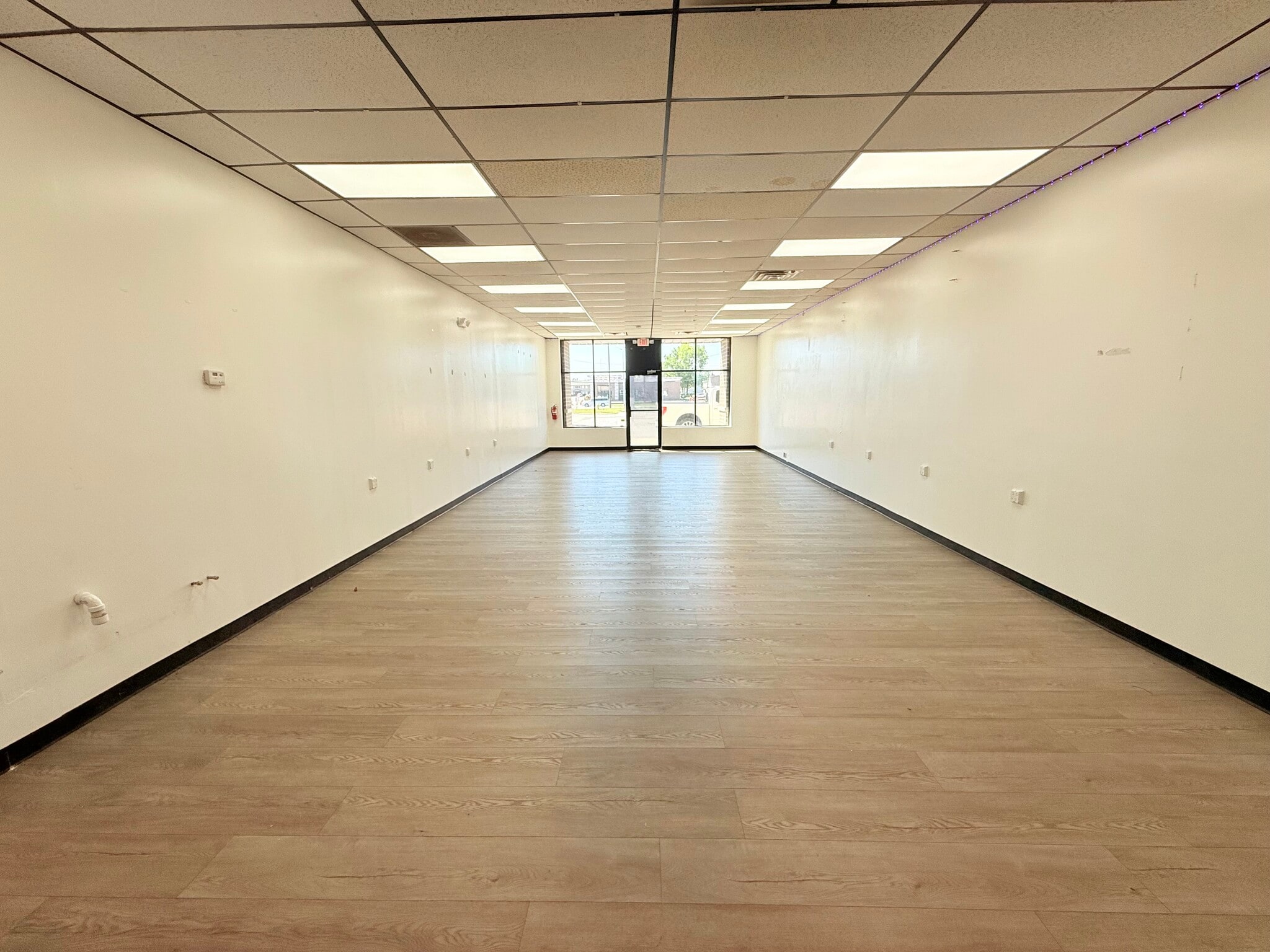 32500-32888 W Warren Rd, Westland, MI for lease Interior Photo- Image 1 of 5