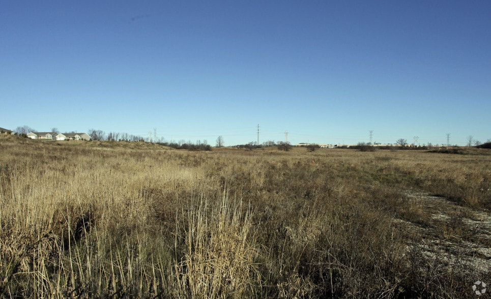 1 Woodridge Ln, Port Washington, WI for sale - Primary Photo - Image 1 of 2