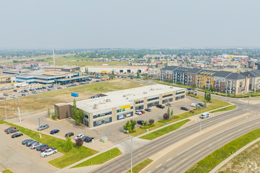 3 Kingsview Rd SE, Airdrie, AB à louer - Aérien - Image 2 de 3