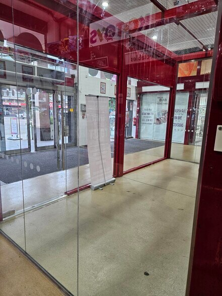 43 Market Pl, Romford à louer - Photo du bâtiment - Image 2 de 5