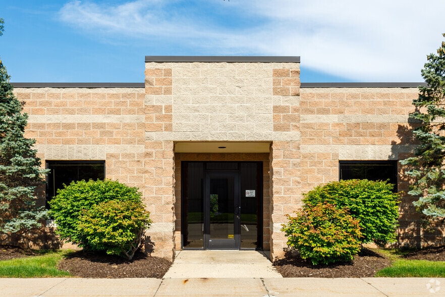 1168 Oak Valley Dr, Ann Arbor, MI for sale - Building Photo - Image 2 of 7