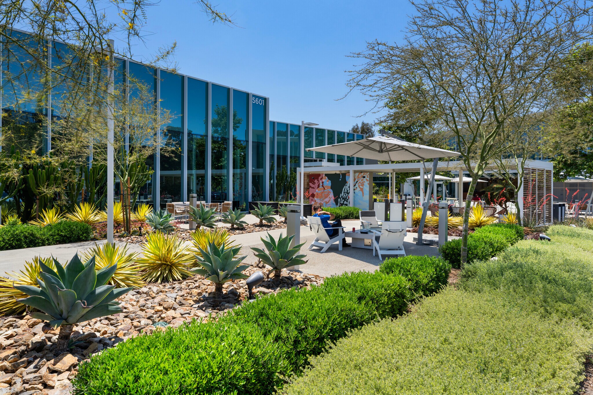 5601 Oberlin Dr, San Diego, CA à louer Photo du bâtiment- Image 1 de 5