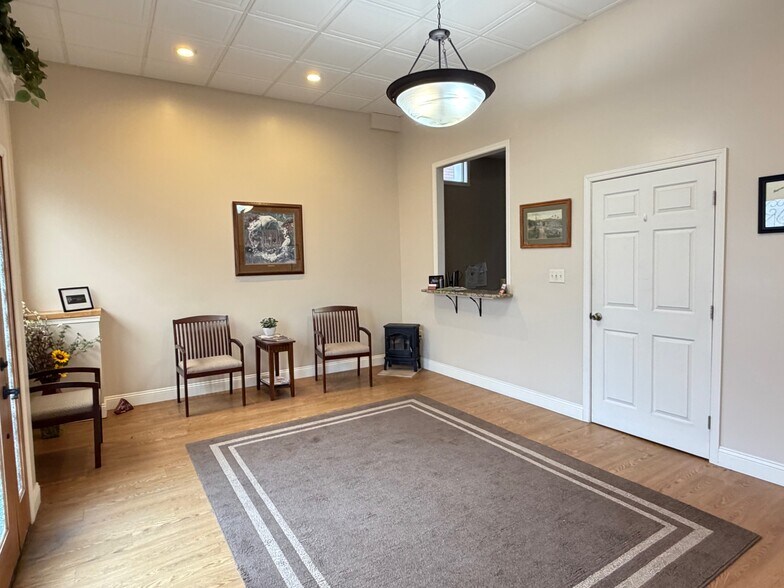 448 Carolina Ave, Chester, WV à vendre - Photo du bâtiment - Image 3 de 13