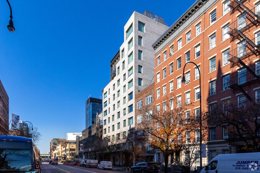 345-349 W 14th St, New York, NY à louer - Photo du bâtiment - Image 2 de 9