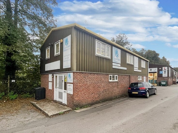 72 Station Rd, Liss for sale Building Photo- Image 1 of 11