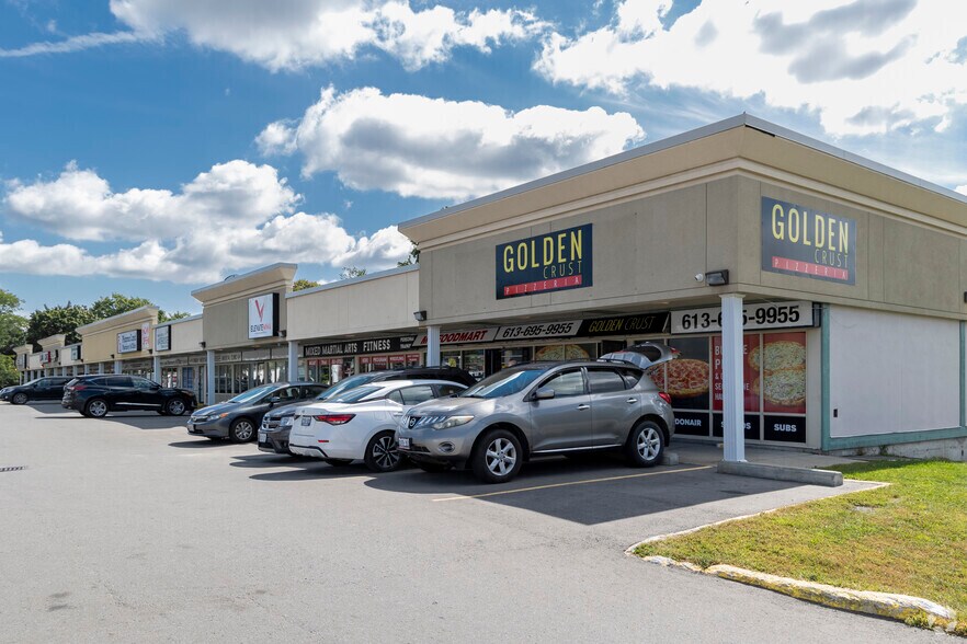1730-1758 Montreal Rd, Ottawa, ON à louer - Photo du bâtiment - Image 2 de 10