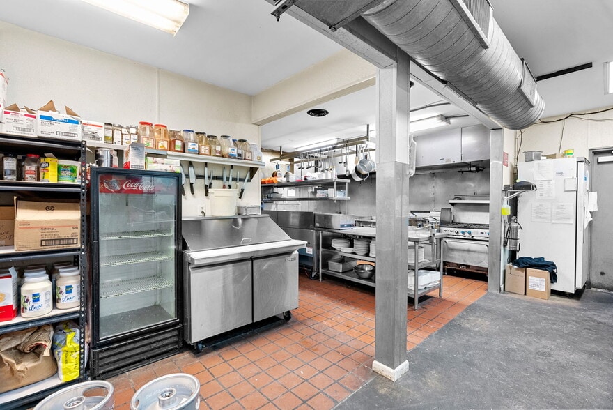 2999 S Highway 94, Defiance, MO for sale - Interior Photo - Image 2 of 36