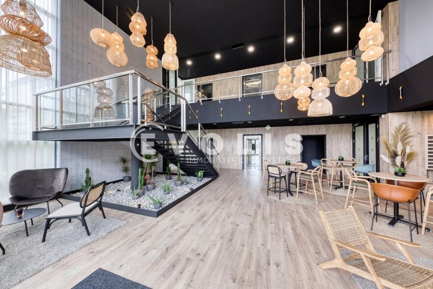 Office in Serris for lease - Lobby - Image 3 of 17
