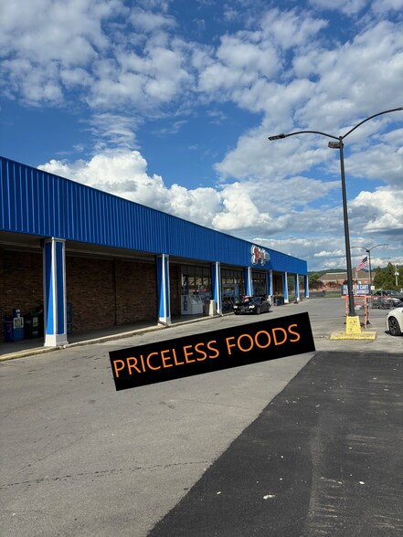 216 W Broadway, Newport, TN à louer - Photo du bâtiment - Image 2 de 3