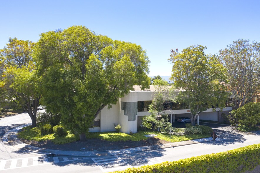 102 Persian Dr, Sunnyvale, CA à louer - Photo du bâtiment - Image 2 de 29