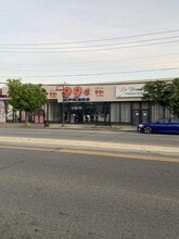 1081 Hempstead Tpke, Franklin Square, NY à louer Photo du bâtiment- Image 2 de 6