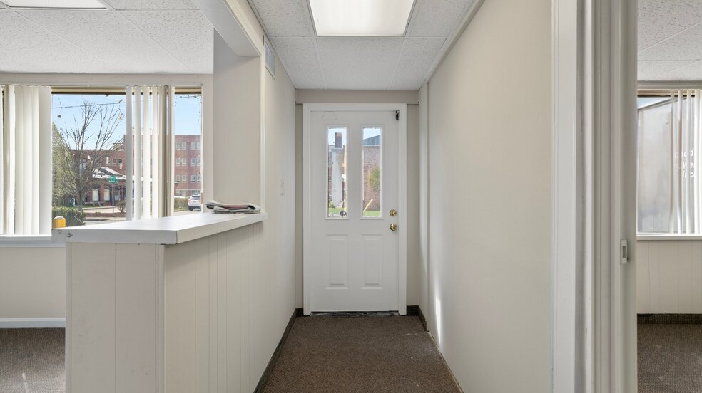 68 Westfield St, West Springfield, MA à vendre - Photo du bâtiment - Image 3 de 9