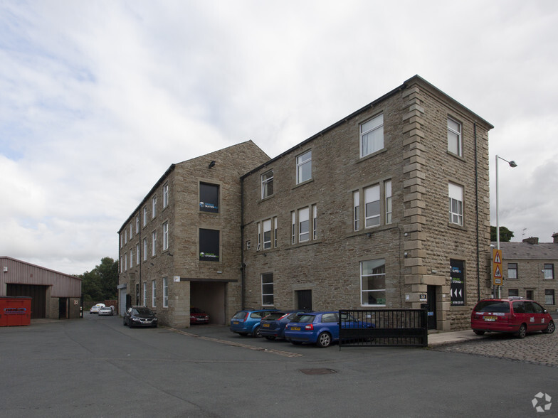 68 Blackburn Rd, Haslingden for lease - Primary Photo - Image 1 of 5