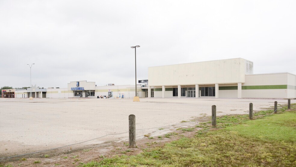 1501 E Main St, Alice, TX à louer - Photo du bâtiment - Image 2 de 5