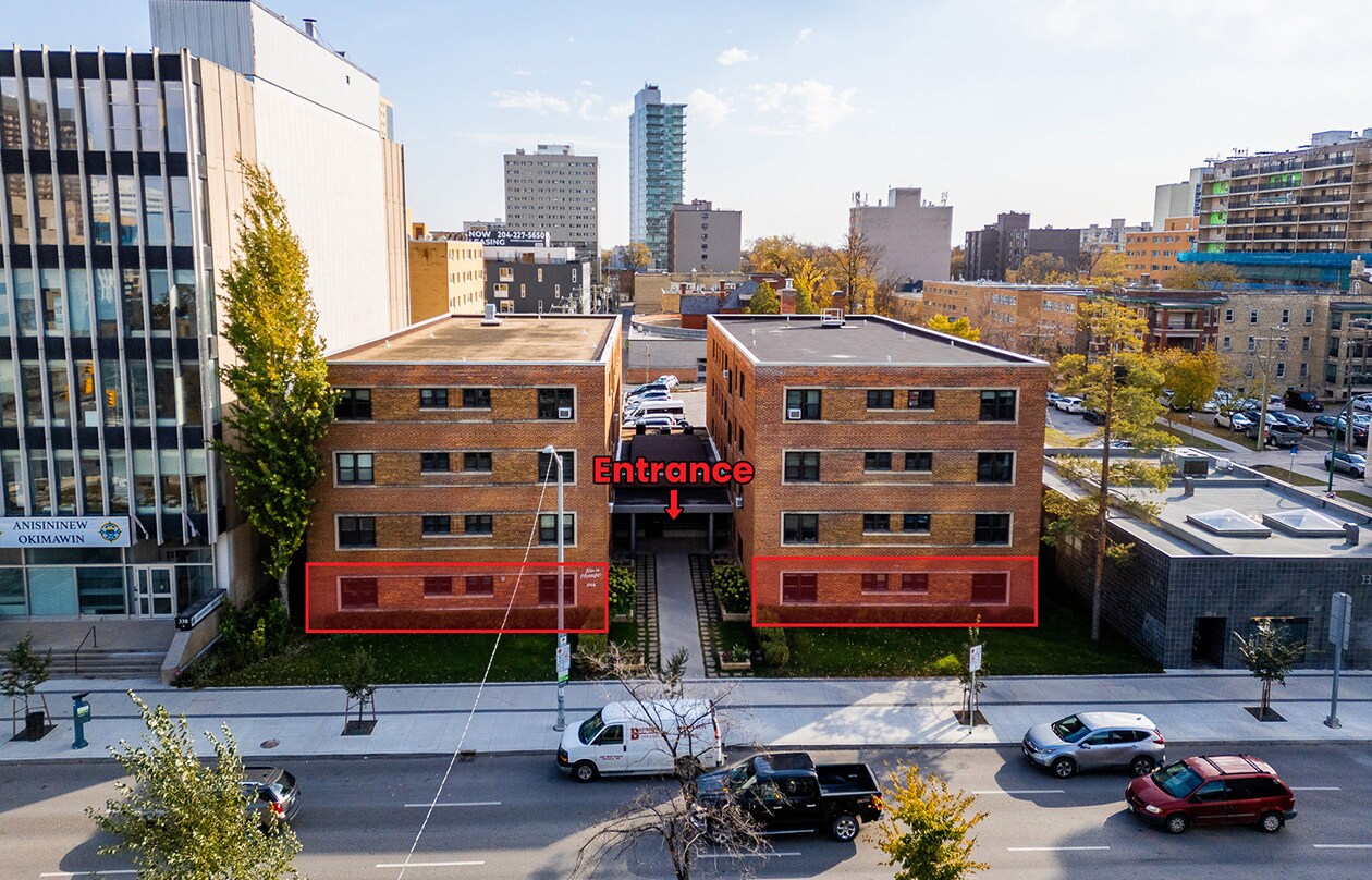 346 Broadway, Winnipeg, MB for lease Primary Photo- Image 1 of 6