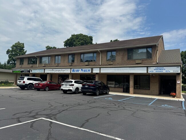Plus de détails pour 213 Lake Ave, Saint James, NY - Commerce de détail à louer