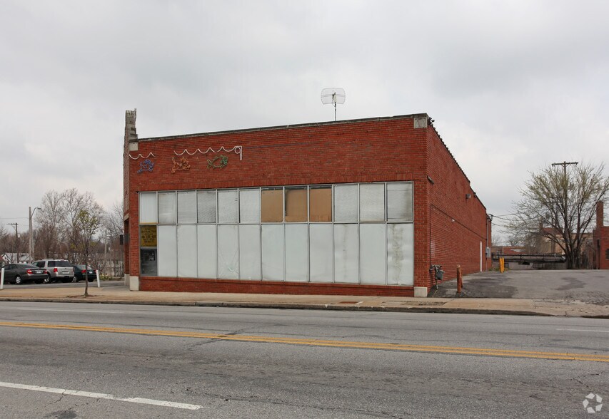 1006 E Linwood Blvd, Kansas City, MO for lease - Building Photo - Image 2 of 2