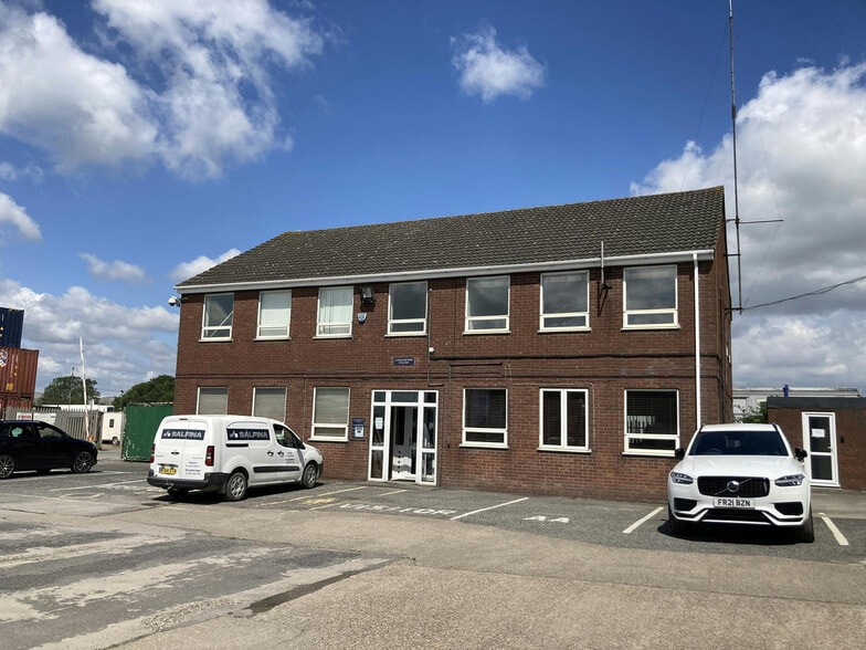 Killingholme Airfield, Immingham for lease - Building Photo - Image 3 of 8