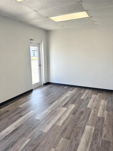 300-330 Detroit Ave, Monroe, MI for lease - Interior Photo - Image 3 of 4