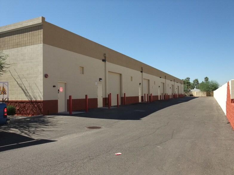 1060 N Eliseo Felix Jr Way, Avondale, AZ à louer - Photo du bâtiment - Image 2 de 8