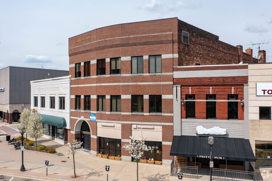 75 N Main St, Mount Clemens, MI à louer - Photo du bâtiment - Image 1 de 8