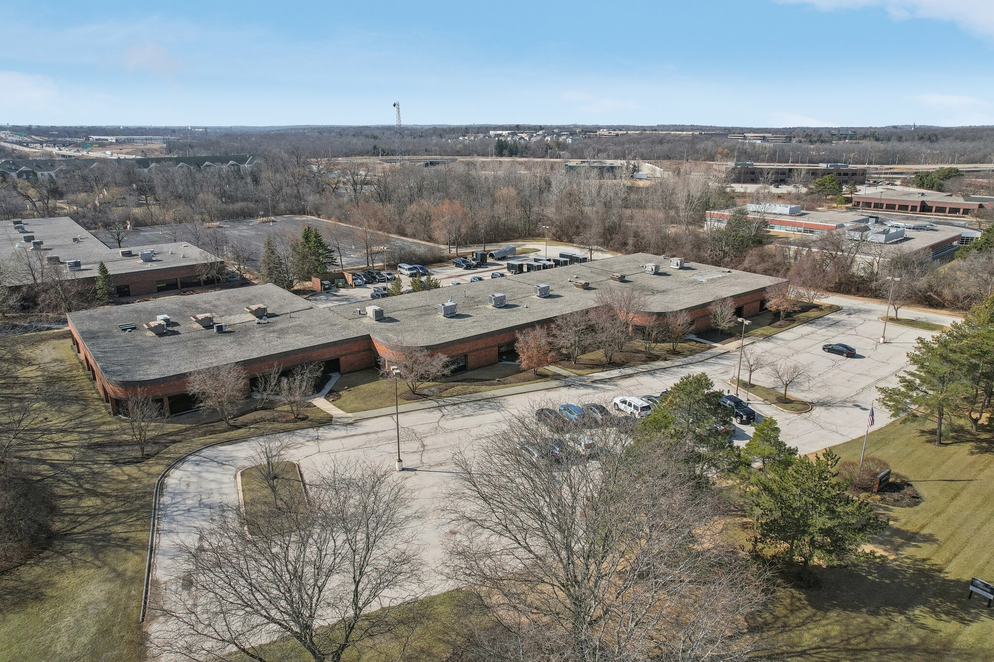 11425 W Lake Park Dr, Milwaukee, WI for lease Building Photo- Image 1 of 11
