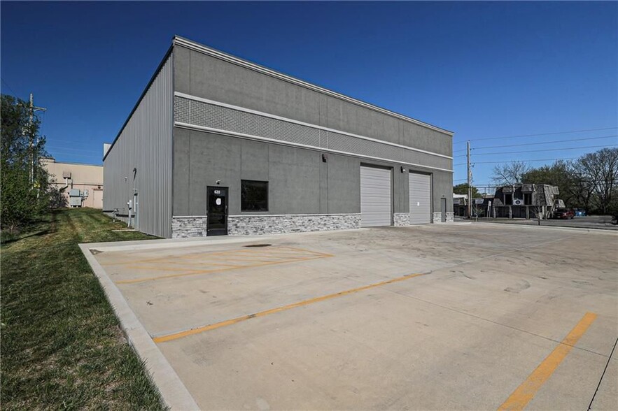 620 NW R.D. Mize Rd, Blue Springs, MO for lease - Building Photo - Image 2 of 17